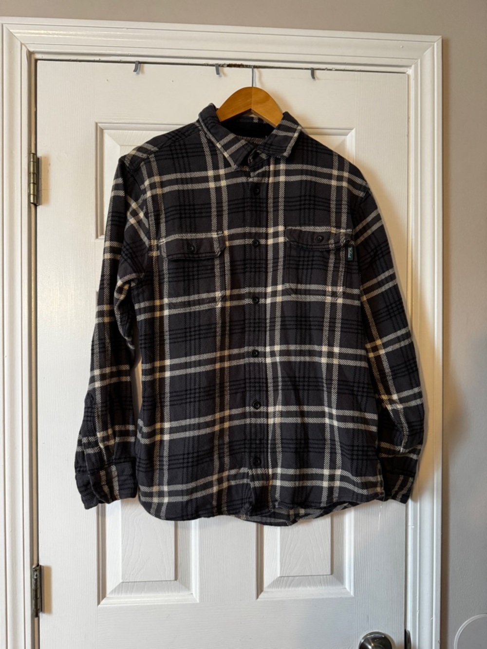 Woolrich Men’s Heavyweight Cotton Plaid Flannel Button Down Shirt Medium